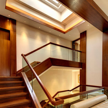 Lakeside Home Integrated with Luxury Technology