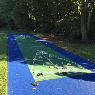 Großer, Halbschattiger Stilmix Garten hinter dem Haus mit Sportplatz und Pflasterklinker in New York