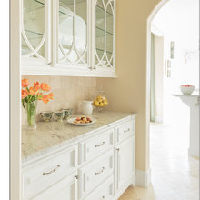 Walk through/ butler's pantry