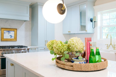 Inspiration for a transitional kitchen remodel in Dallas