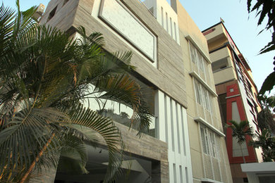 Inspiration for a modern house exterior in Hyderabad.