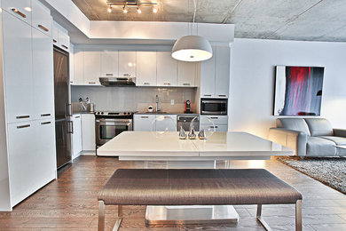 Minimalist kitchen photo in Montreal