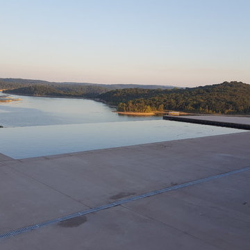 Blue Eye Missouri Vanishing Edge Pool