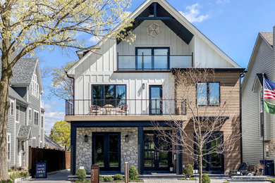 Urban exterior home photo in Chicago