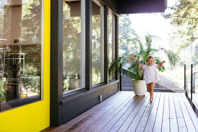 Deck - contemporary deck idea in Vancouver