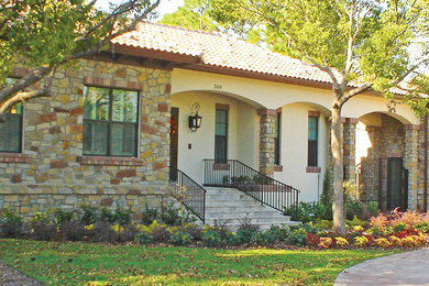 Example of a classic entryway design in Tampa
