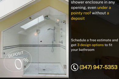 ニューヨークにあるお手頃価格の広いモダンスタイルのおしゃれな浴室 (開き戸のシャワー) の写真
