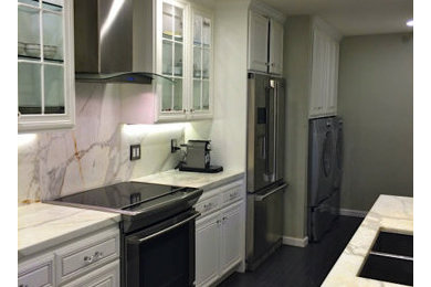 Minimalist kitchen photo in San Francisco