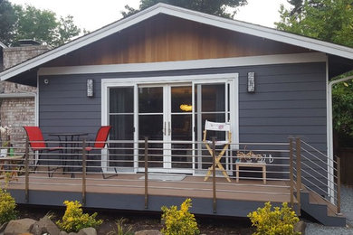Mid-sized transitional multicolored one-story mixed siding exterior home idea in Seattle with a shingle roof