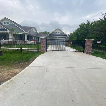 Aluminum Driveway Gate with Letter "H" Centerpiece