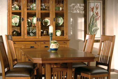 This is an example of a dining room in Grand Rapids.