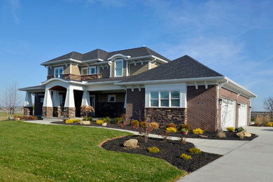 Example of an arts and crafts exterior home design in Cincinnati