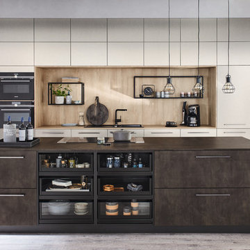 Wood and black leither gloss