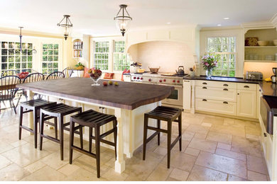 Kitchen - traditional kitchen idea in Boston