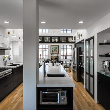 Stunning Huntington Beachfront Modern Kitchen with Sleek Finishes