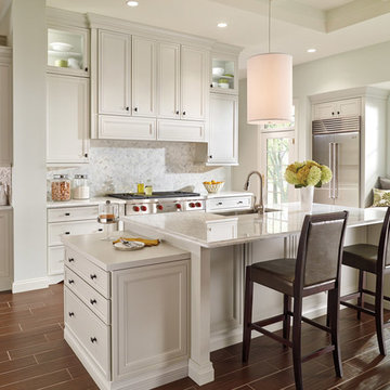 Decorá Cabinets: Off-White Kitchen Cabinets