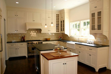 Kitchen - traditional kitchen idea in Los Angeles
