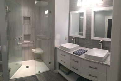 Transitional bathroom photo in Omaha