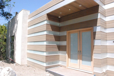 Example of a trendy entryway design in Los Angeles