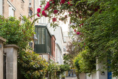 パリにあるインダストリアルスタイルのおしゃれな住まいの写真