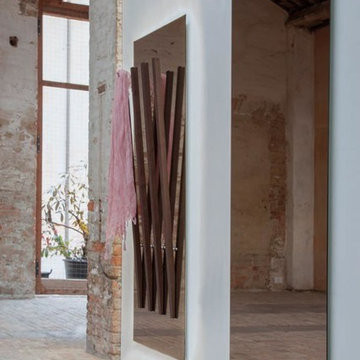 Alicante Mirror, Tonin Casa