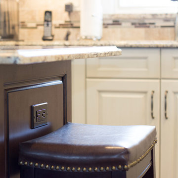 East Northport 2 Tone Kitchen