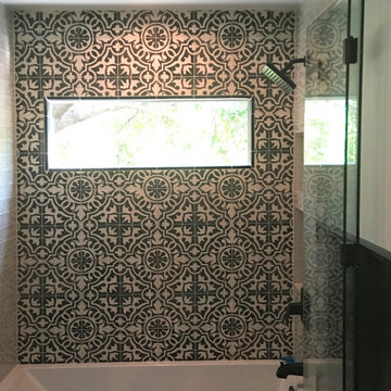 BI-FOLD FRAMELESS TUB