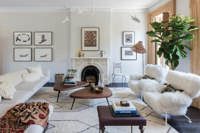 Example of a trendy living room design in New York