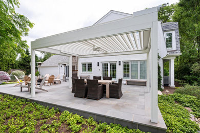 Example of a trendy patio design in Chicago