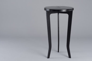 Delta Side Table/ In black with smoke cast glass