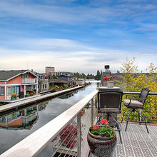 houseboat