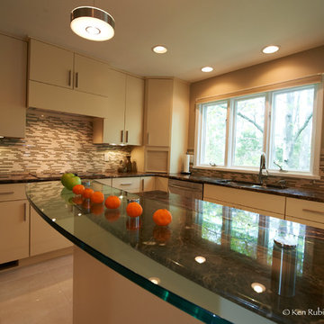 Fairfax VA Modern Reno-Kitchen/Baths/Living area