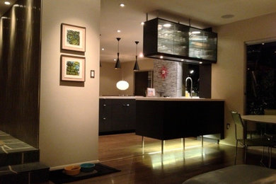 Mid-sized 1960s u-shaped kitchen photo in Los Angeles