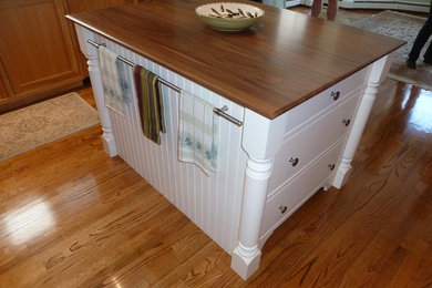 Example of a classic kitchen design in Boston