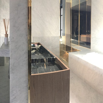 Salle de bain en marbre et granit noir
