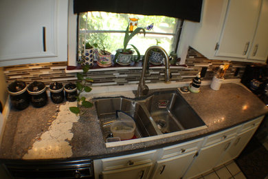 Example of a transitional home design design in Other