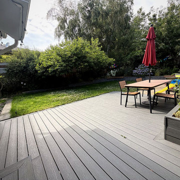 Spacious Composite Deck & Dining