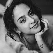 Natasha Marshalls foto