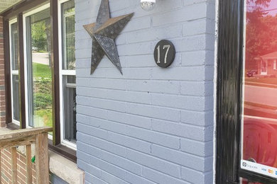 Inspiration for a mid-century modern exterior home remodel in Toronto