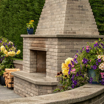 Outdoor Living Space Using Brick and Pavers