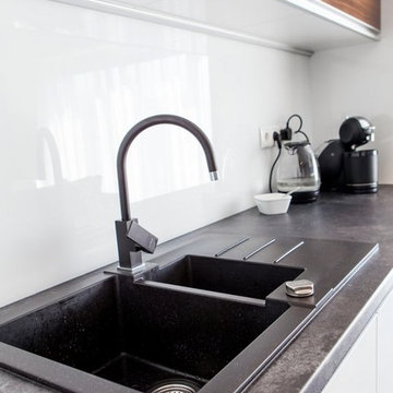 High Gloss Doors with Aluminum Integrated Handle