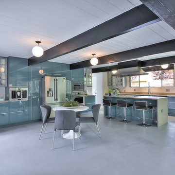 Updated Eichler with Modern Flar
