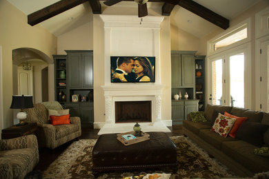 Inspiration for a transitional living room in Dallas.