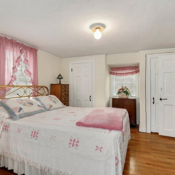 Lovely Older 1930s Colonial w/Good Bones in Marblehead