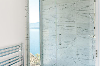 Example of a minimalist bathroom design in Vancouver