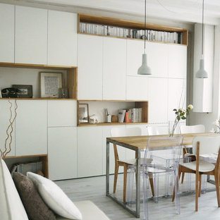 ナントの中サイズの北欧風 LDKの画像 (白い壁、淡色無垢フローリング、暖炉なし)