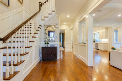 Example of a transitional entryway design in Boston