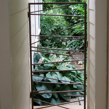 Custom gate