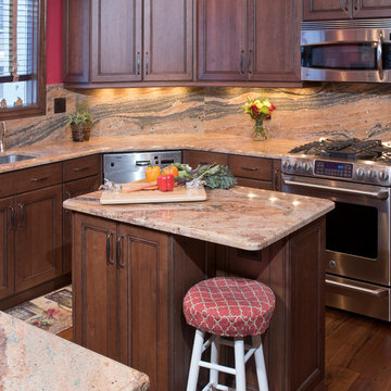 Vail Golf Course Townhomes - Traditional Cherry Kitchen