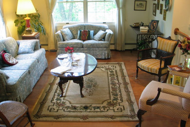 Elegant living room photo in New York